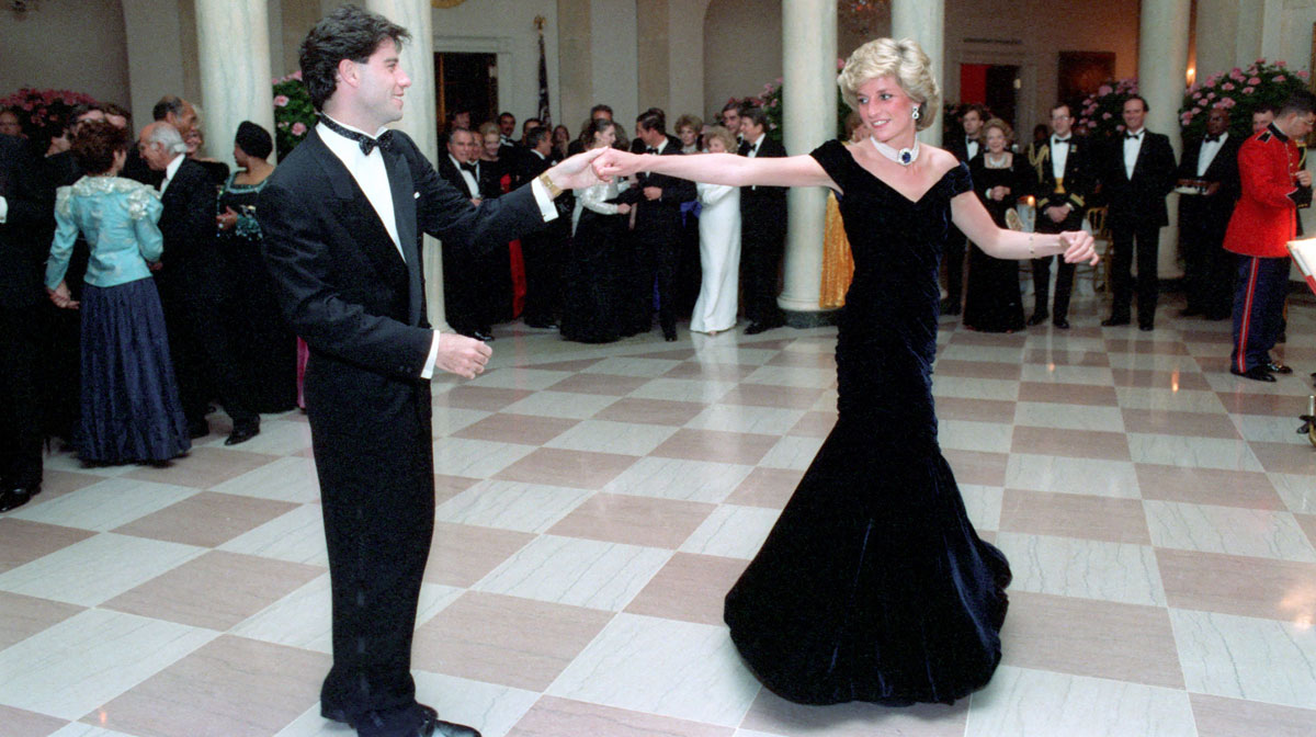 Looks inolvidables de gala y coctel de Diana de Gales