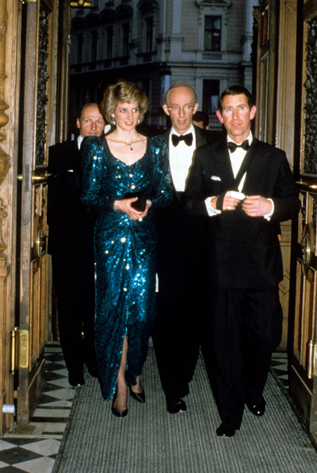 Looks inolvidables de gala y coctel de Diana de Gales