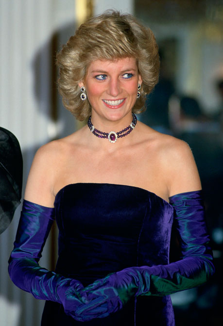 Looks inolvidables de gala y coctel de Diana de Gales