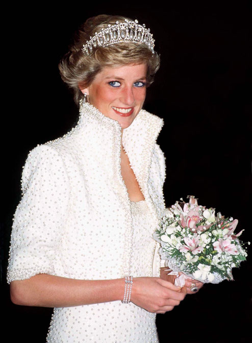 Looks inolvidables de gala y coctel de Diana de Gales