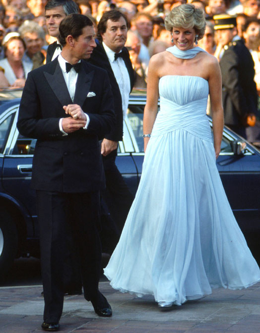 Looks inolvidables de gala y coctel de Diana de Gales