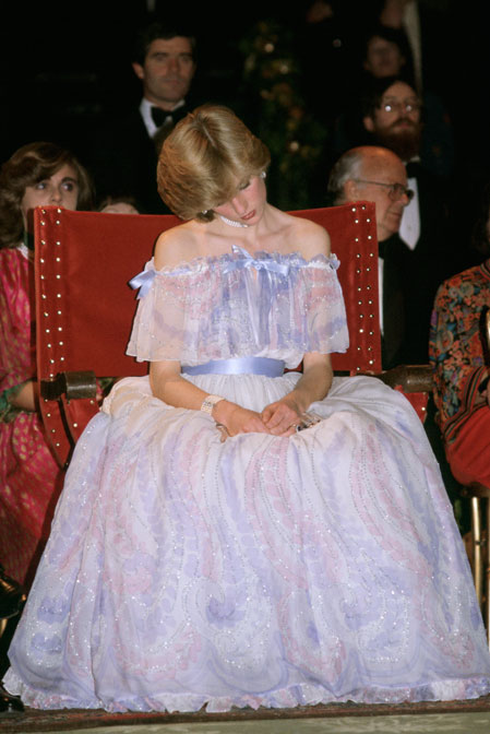 Looks inolvidables de gala y coctel de Diana de Gales