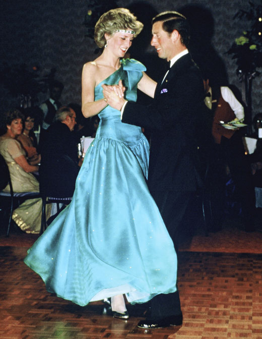 Looks inolvidables de gala y coctel de Diana de Gales