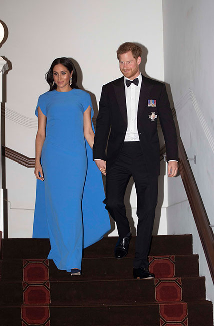 Meghan y Harry en cena de gala en Suva