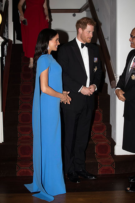 Meghan y Harry en cena de gala en Suva