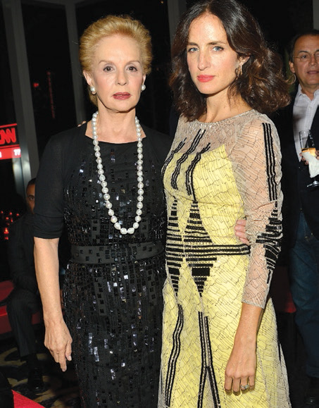 La diseñadora en la gala de Vanidades, acompañada de su hija Carolina Herrera de Báez.