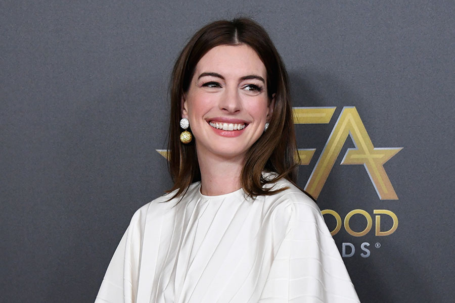 Anne Hathaway biografia las brujas vestido blanco