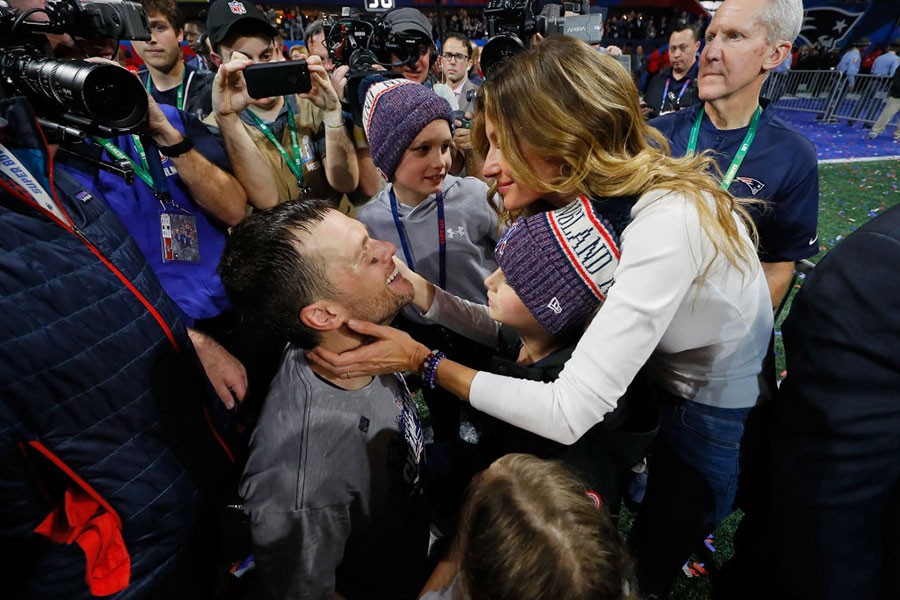Beso de la victoria de Tom Brady y Gisele Bundchen