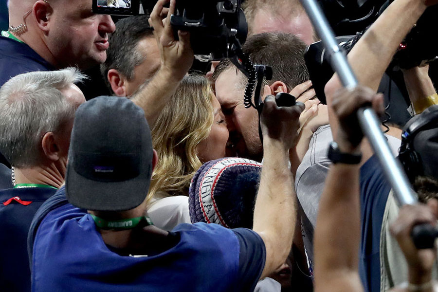 Beso de la victoria de Tom Brady y Gisele Bundchen