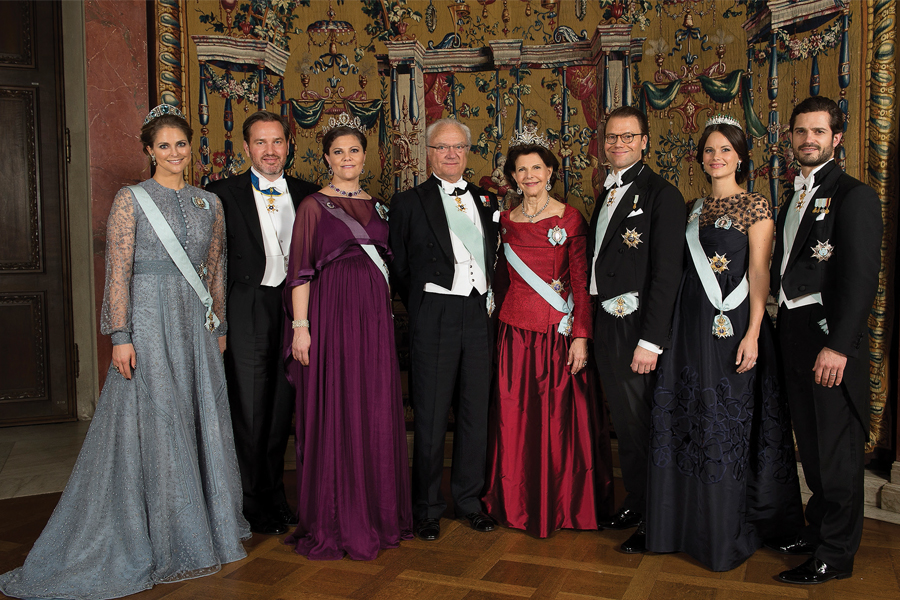 La princesa Magdalena de Suecia y su esposo, Christopher O’Neill, con la princesa Victoria, el rey Carlos XVI Gustavo de Suecia, la reina Silvia de Suecia, el príncipe Daniel, Sofía Cristi- na y su esposo, el príncipe Carlos Felipe de Suecia.