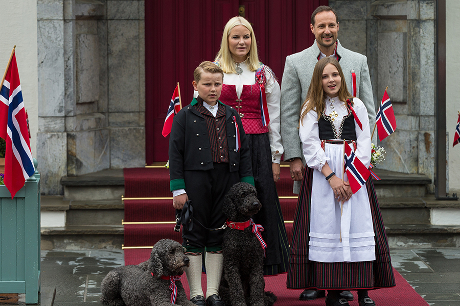 Matte Marit, el príncipe Haakon y sus dos hijos, Ingrid Alexandra y Sverre Magnus.