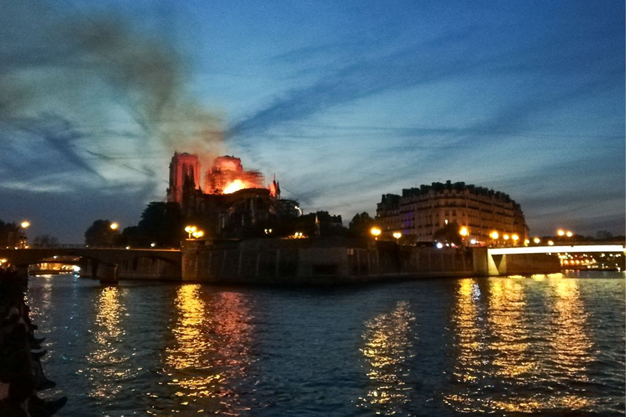 Incendio en la catedral de Notre Damme