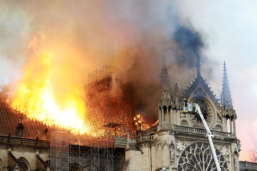 Incendio en la catedral de Notre Damme