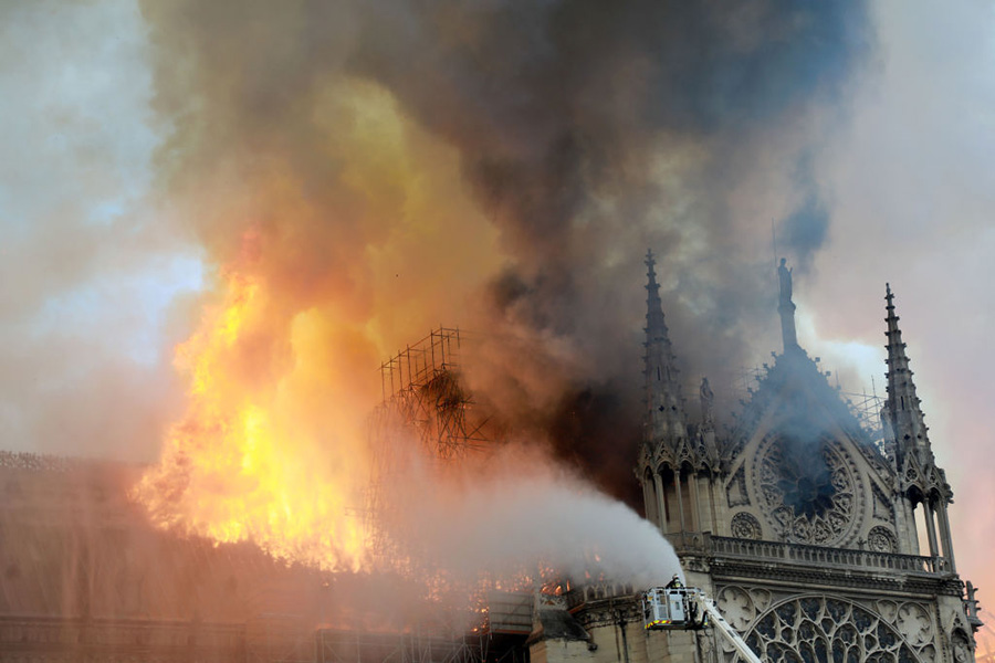 Incendio en la catedral de Notre Damme