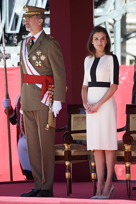 La reina Letizia estrena vestido