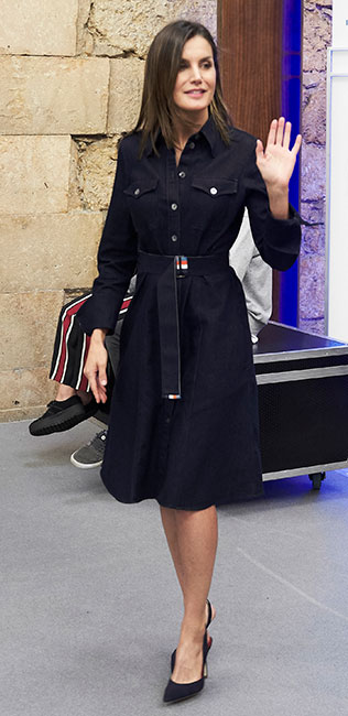 Reina Letizia con el traje de su nueva muñeca