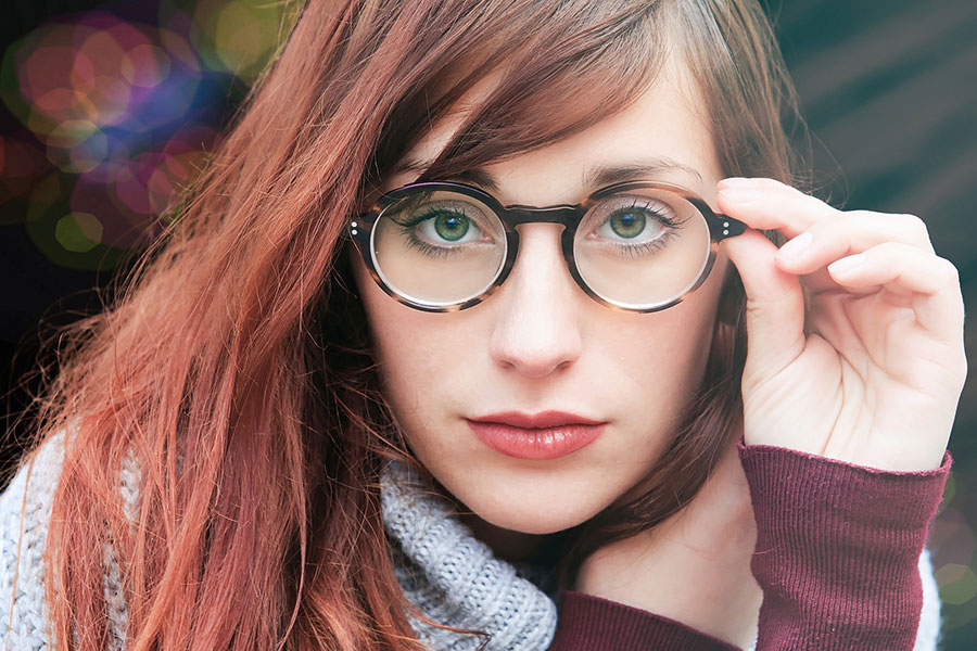 Mujer con lentes