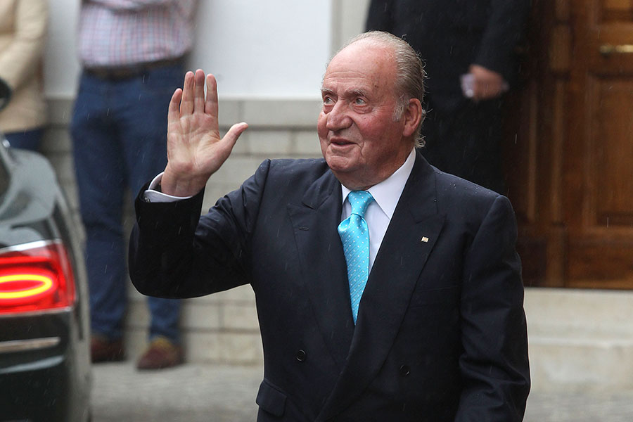 El rey Juan Carlos de España anuncia su retiro de la vida 