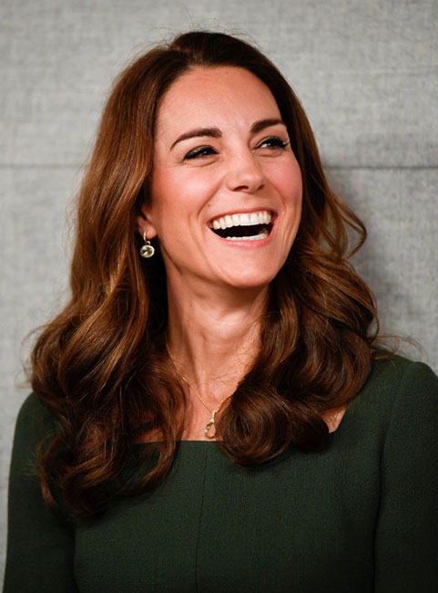 Kate en el Anna Freud Centre Of Excellence con vestido de Emilia Wickstead
