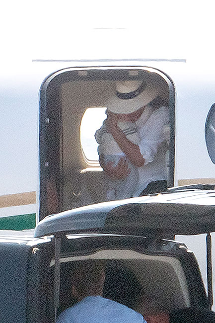Meghan Markle con Archie en jet privado