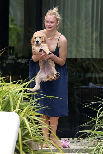 Sophie Turner y su cachorro