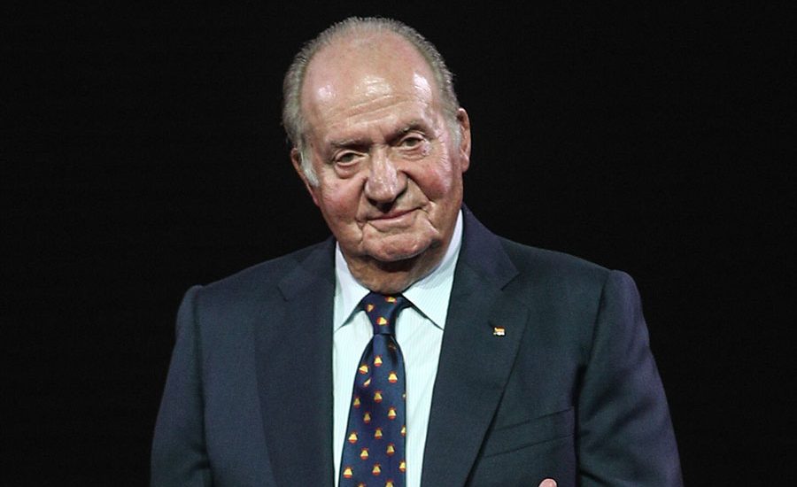 El rey emérito español Juan Carlos vive sus horas más bajas