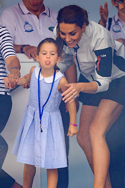 Charlotte saca la lengua en la King's Cup