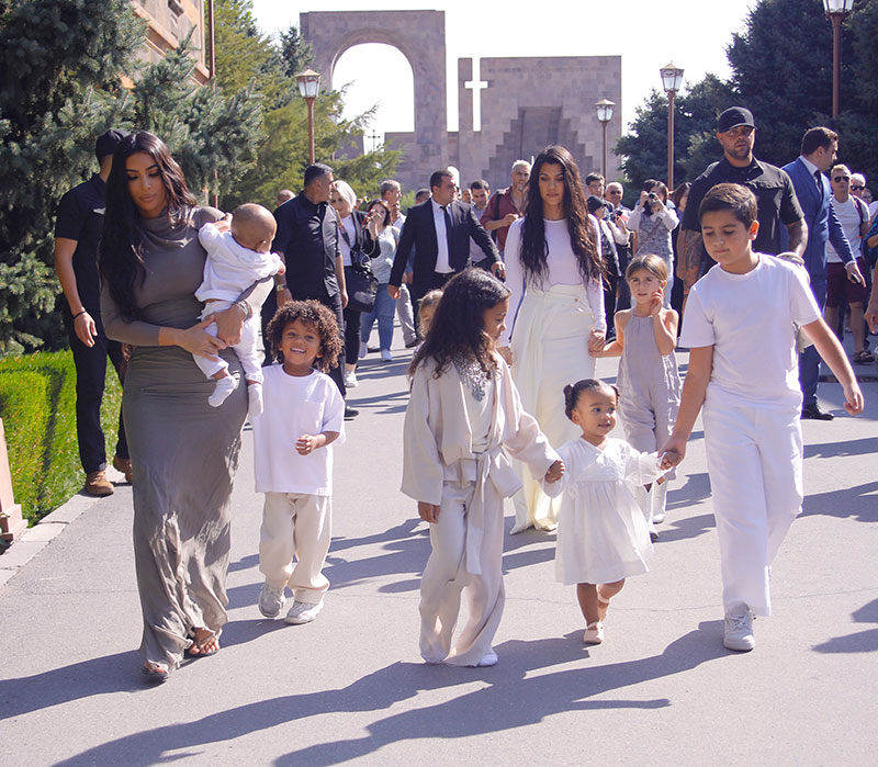 Kim Kardashian y sus hijos en Armenia