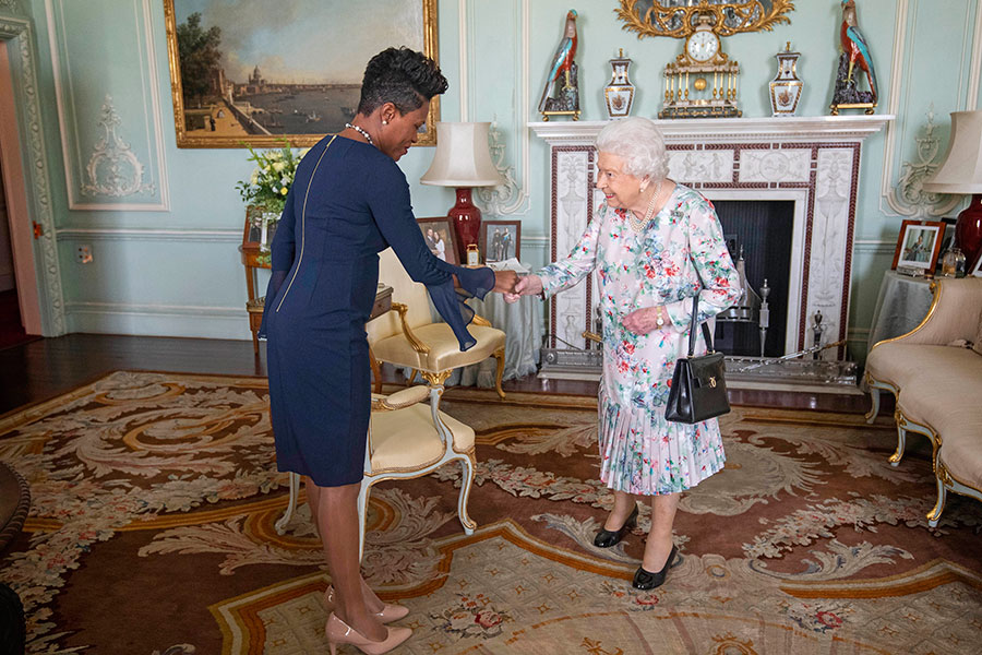 Lakisha Grant y reina Isabel