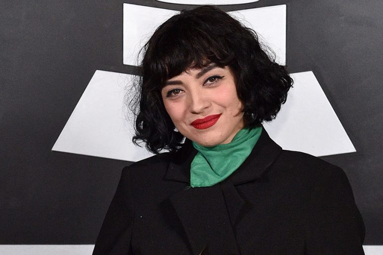 Instagram Censura El Hashtag Del Desnudo De Mon Laferte