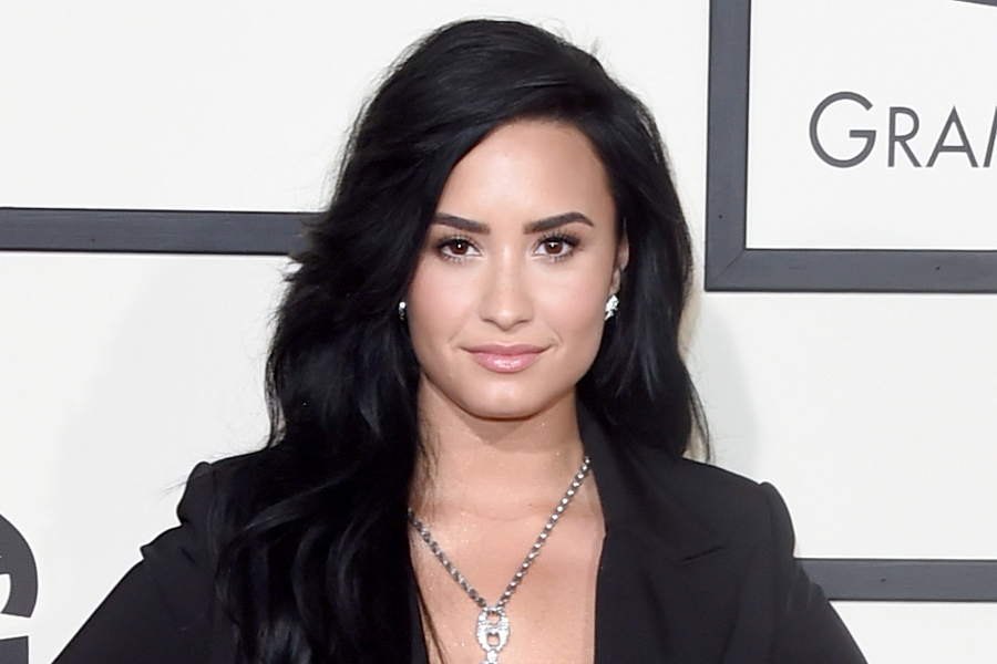 Demi Lovato gets her boyfriend on Instagram again in trouble: now he leaked his email