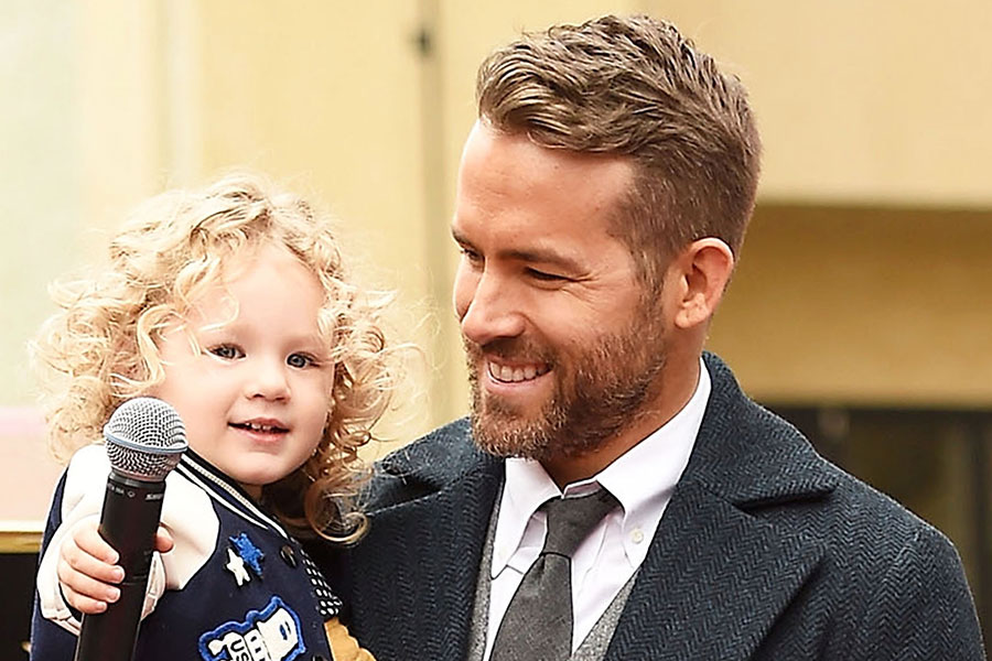 Ryan Reynolds y su hija James