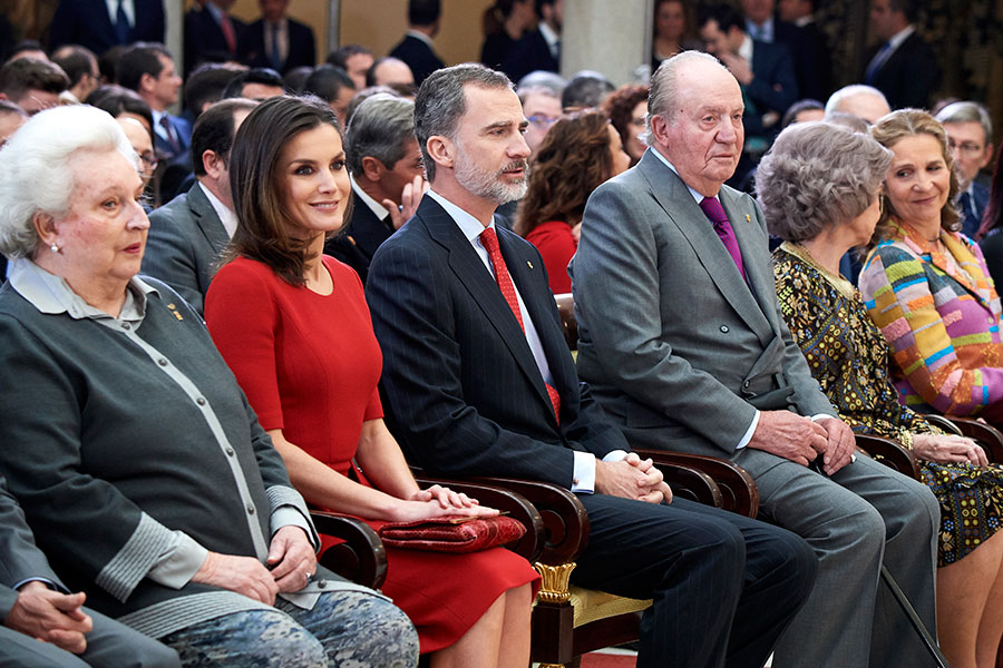 infanta Pilar de Borbón y reyes de España