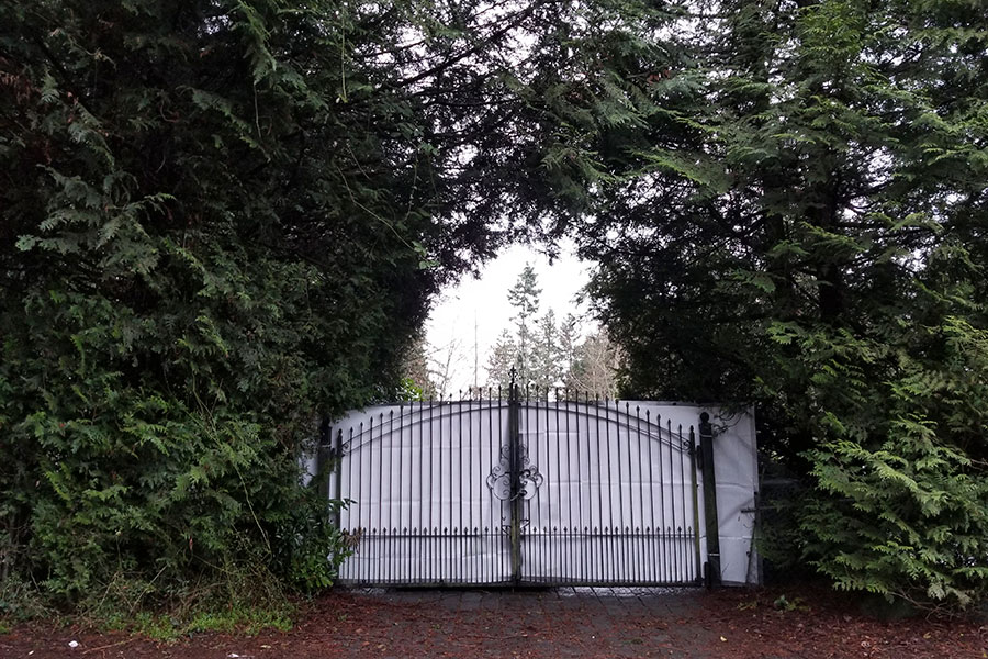 Parte de la entrada de la casa temporal de Harry y Meghan en Vancouver