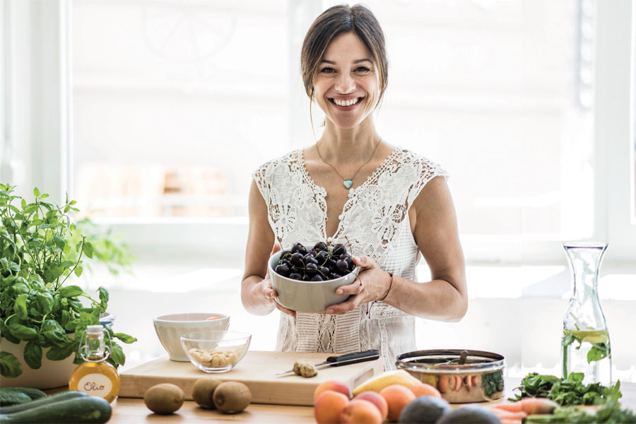 ¿Cuántas calorías debe comer una mujer de 49 años?
