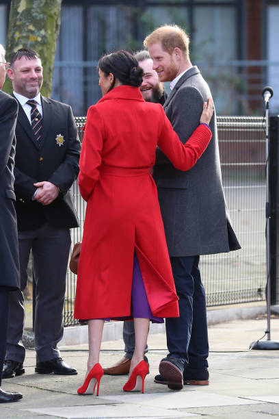 Meghan toca a Harry