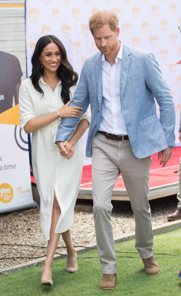 Meghan toca a Harry