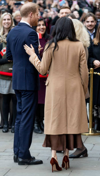Meghan toca a Harry