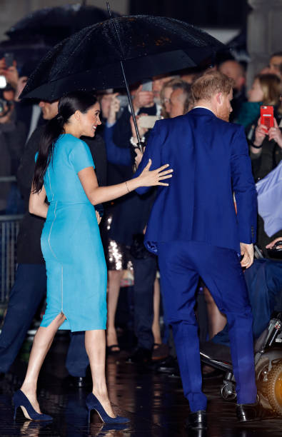 Meghan toca a Harry