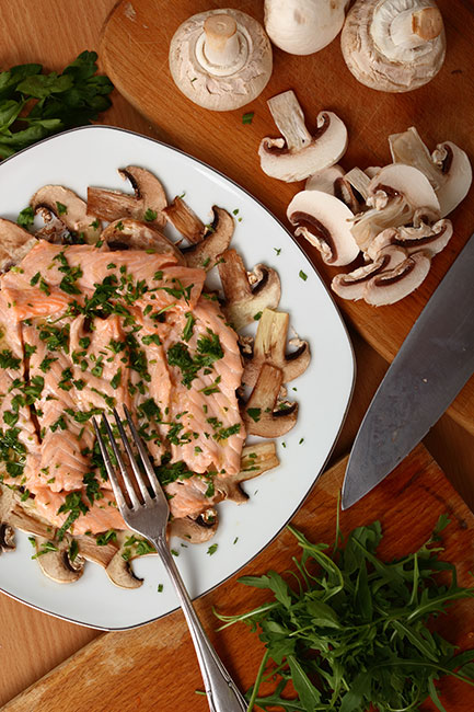 Plato de salmón con champiñones