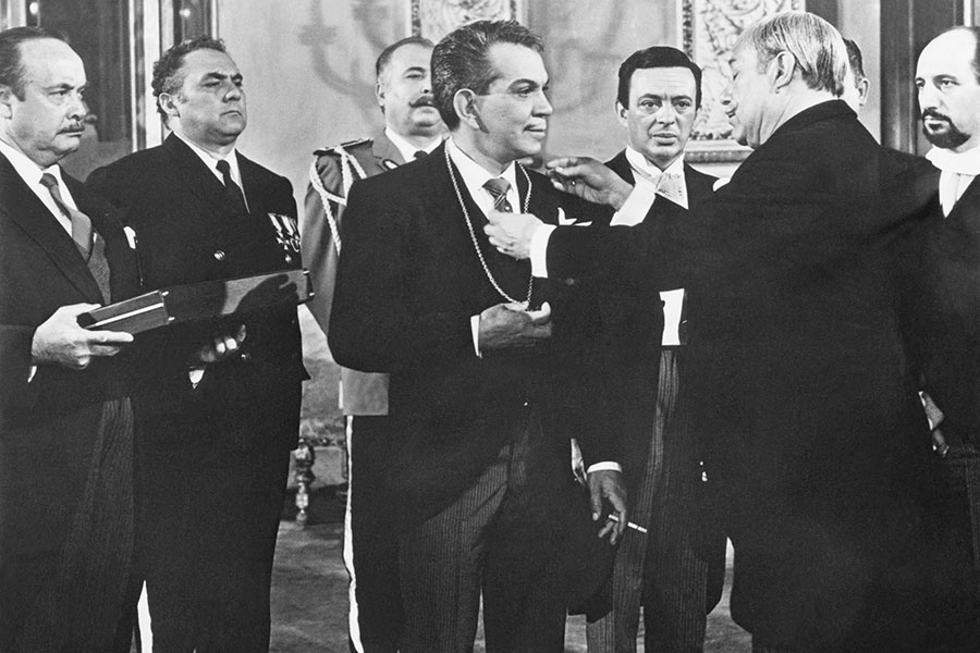 Cantinflas en "Su Excelencia".