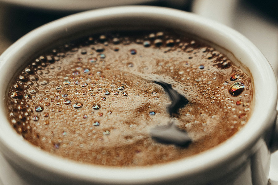 Taza de café negro