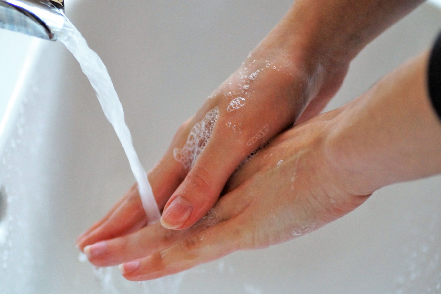 ¿Exceso de geles y jabón? Consejos básicos para proteger