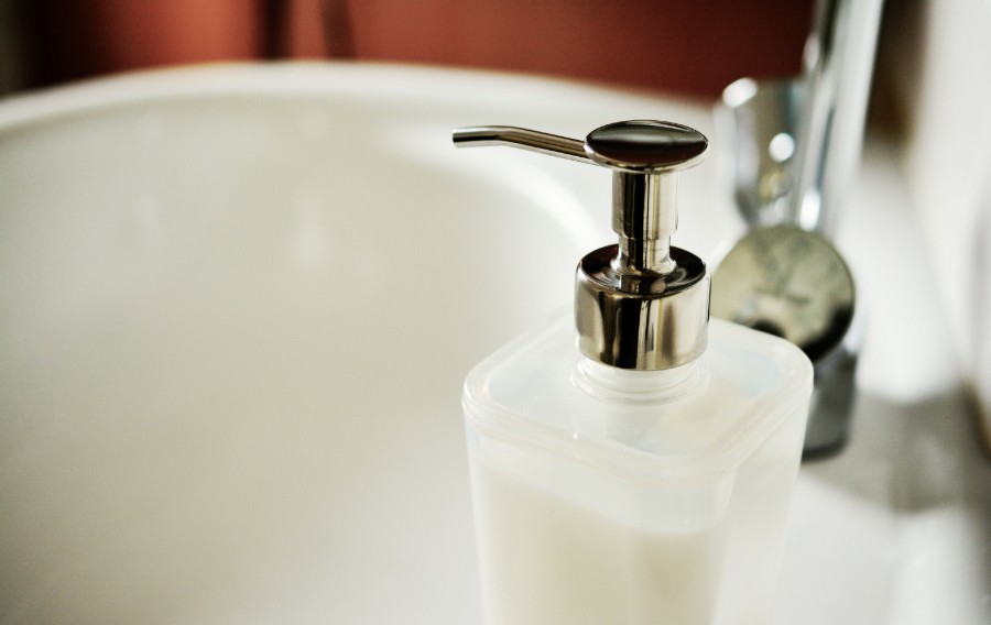 ¿Exceso de gel antibacterial y jabón? Consejos básicos para proteger tus manos