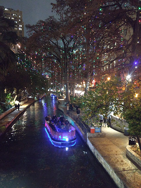 River Walk de noche