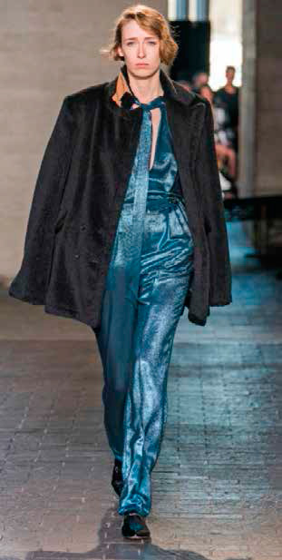Traje de seda