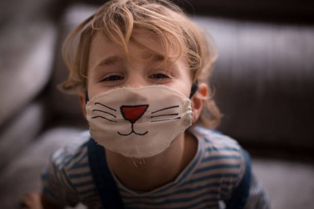 ¿A qué edad es recomendable que los niños usen cubrebocas?