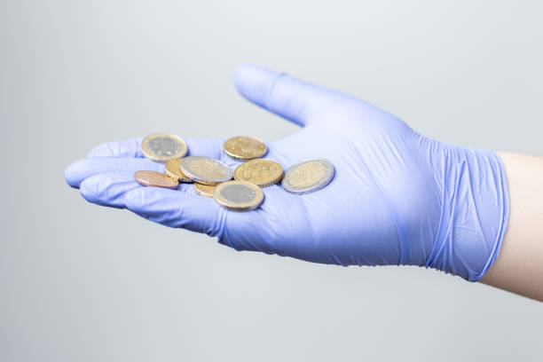 Coronavirus ¿cómo debes limpiar y desinfectar el dinero