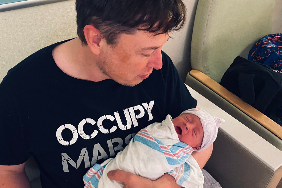 El primer hijo en común del empresario Elon Musk y la cantante Grimes nació este mismo lunes y se trata de un niño al que aparentemente planean llamar....