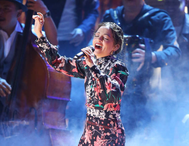 En un mundo confinado, Natalia Lafourcade nos invita a reconectar con nuestro interior